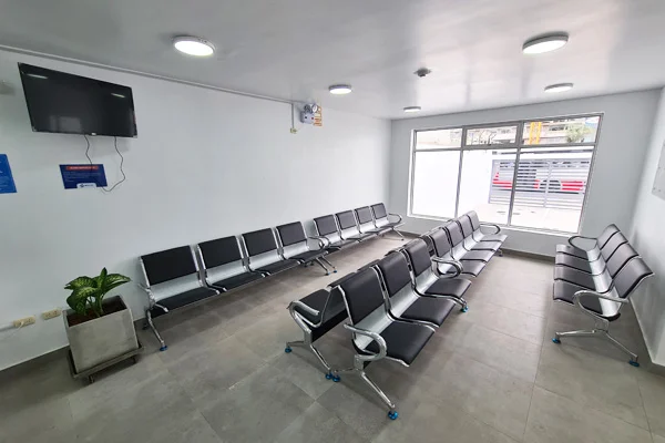 sala-de-espera-sede-san-isidro-examenes-medicos-ocupacionales